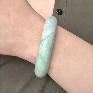 SIZE 58mm,NaturalBurmese Light GreenColor Jadeite JadeBangle,Thickness13.4x8.4mm